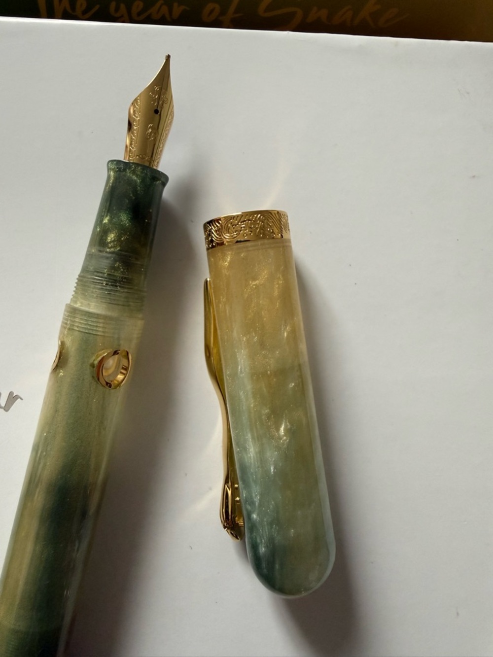 Green Marble Fountain Pen with Gold Trim - Picture 3 of 6